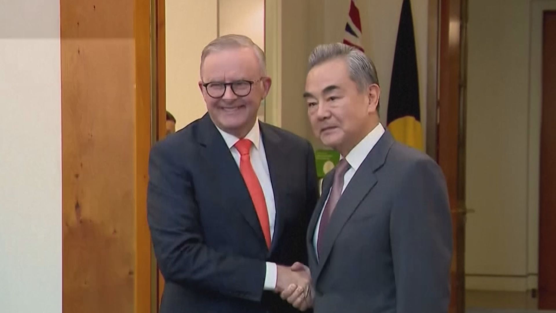 中国外相が“対中包囲網の一角”オーストラリア首相と会談　関係前進を確認