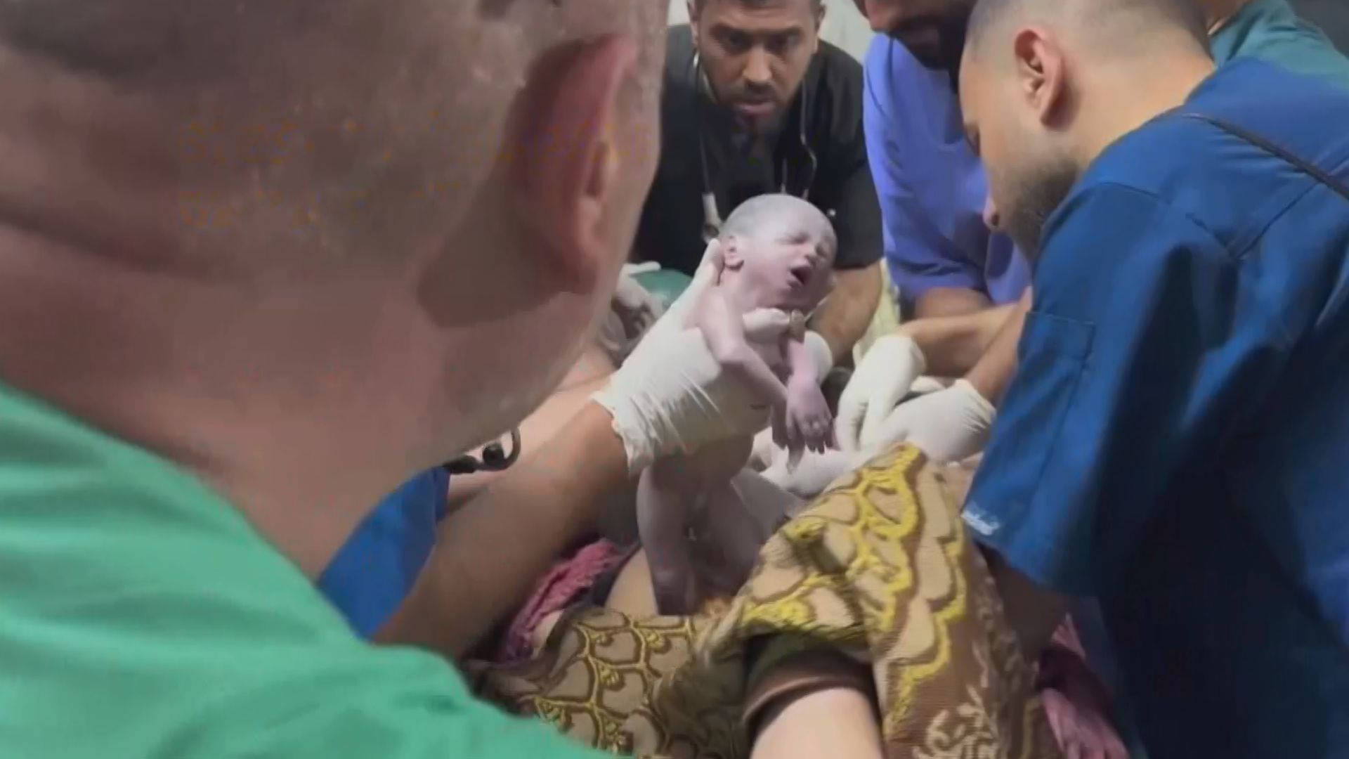 「生まれたときから孤児に」イスラエル軍の空爆で死亡した母親の胎内から赤ん坊救出　ガザ南部ラファ
