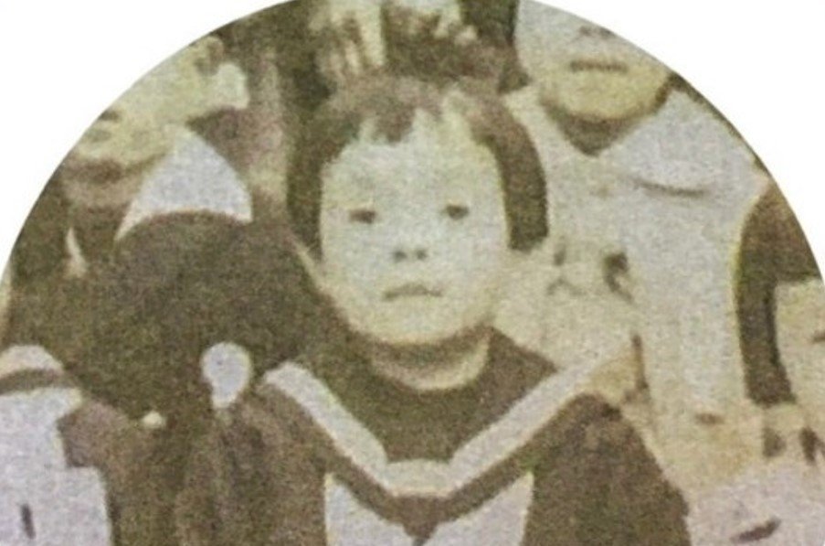 研ナオコさん　母の日に思い出写真公開　「小学校入学式のとき」　短い前髪　約60年前のセピア色写真