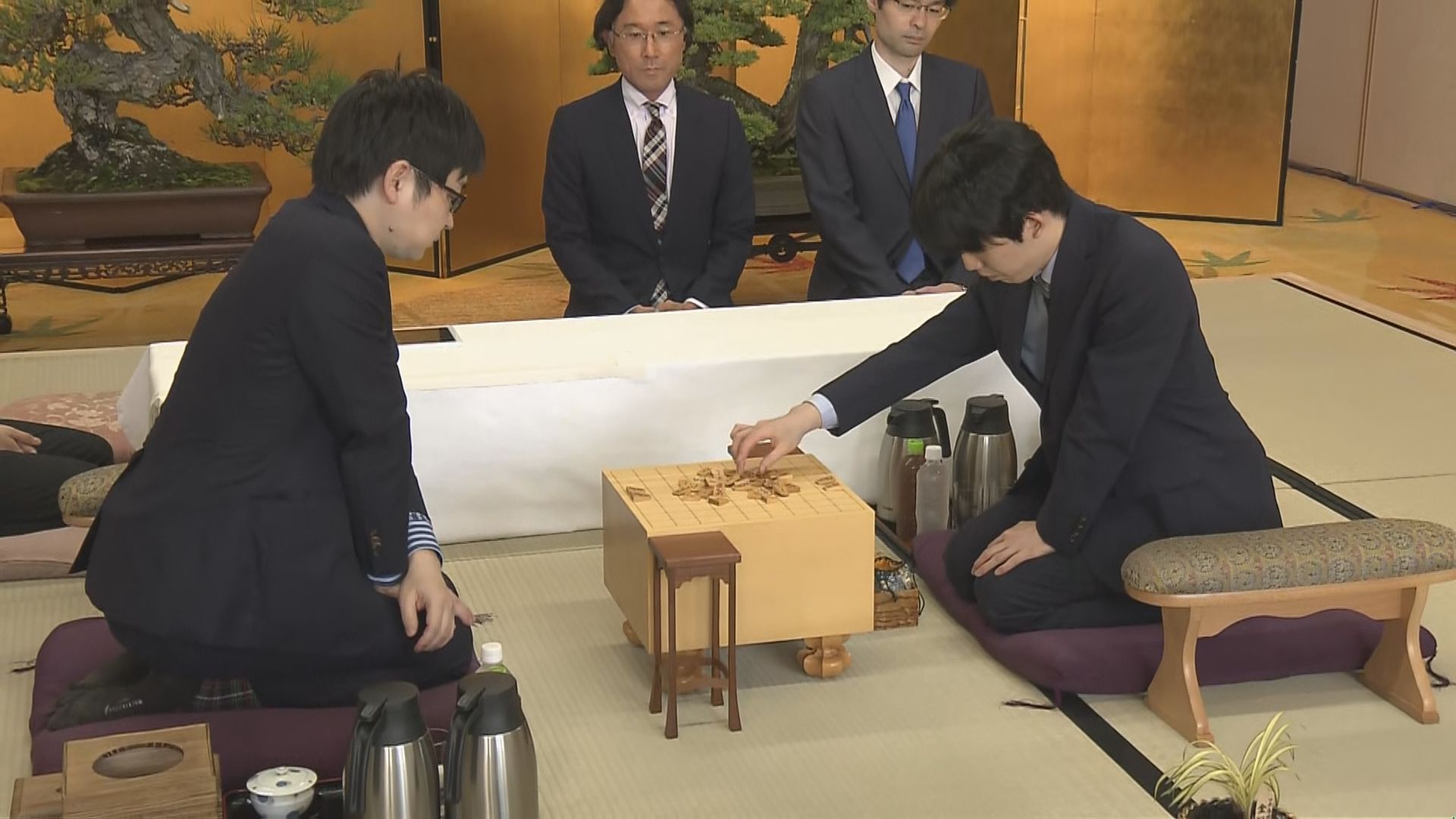 あすから「棋聖戦」五番勝負　初の永世称号かかる藤井八冠が意気込み語る