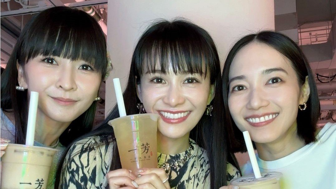 【Perfume】香港で仲良し３ショット公開　あ～ちゃん「タピオカのみてぇかったす」