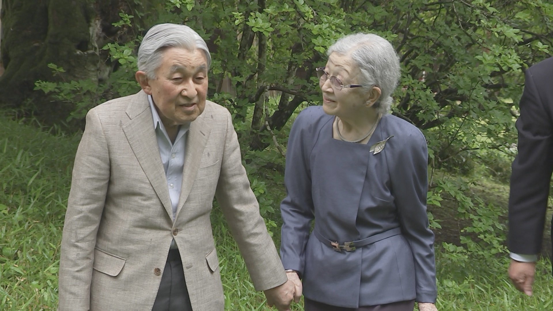 上皇ご夫妻　沖縄慰霊の日にあたり お住まいの仙洞御所で黙祷