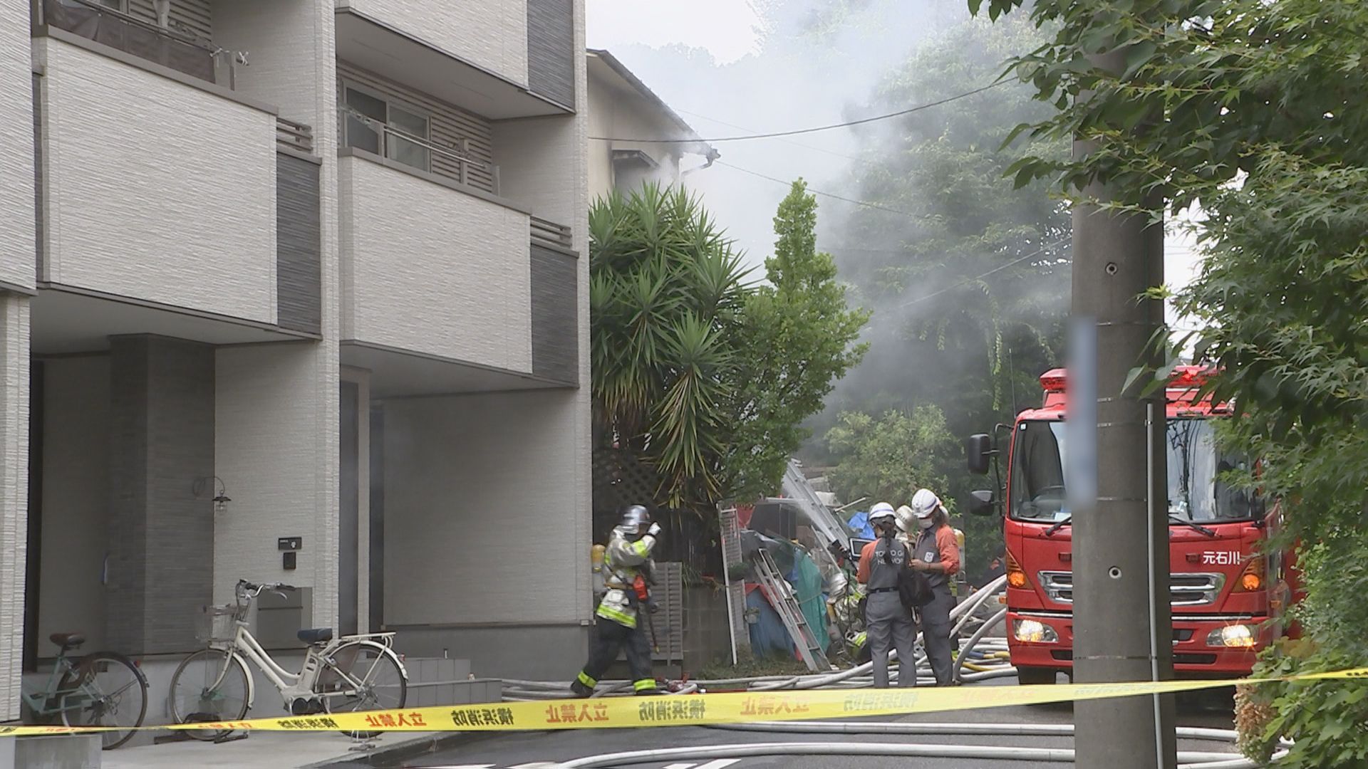 横浜市の住宅で火事　現在も延焼中　住人の家族4人は無事を確認　けが人や逃げ遅れた人はいない模様　神奈川県警