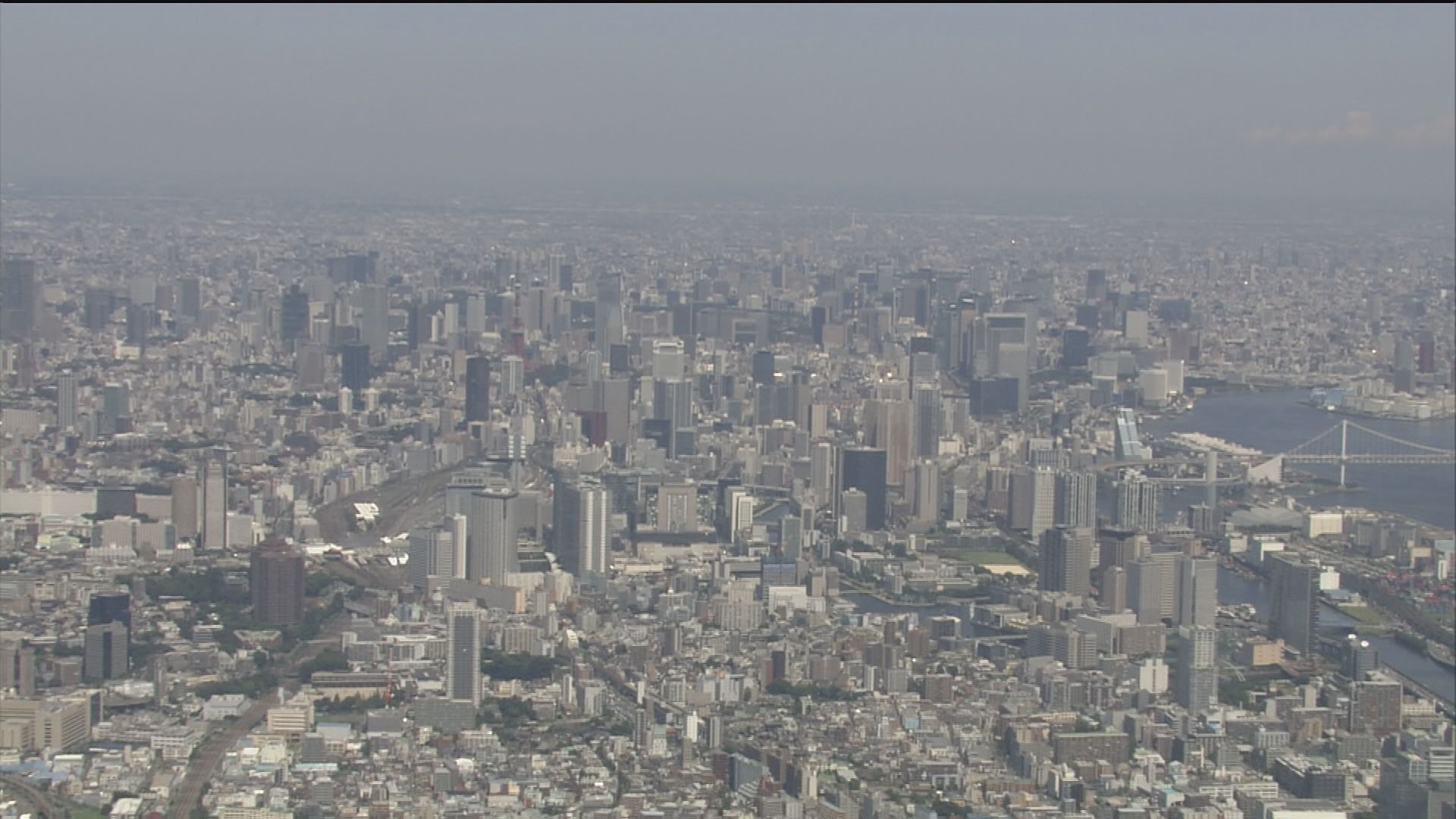 8月の景気判断引き上げ 15か月ぶり 自動車や猛暑で家電消費好調　月例経済報告