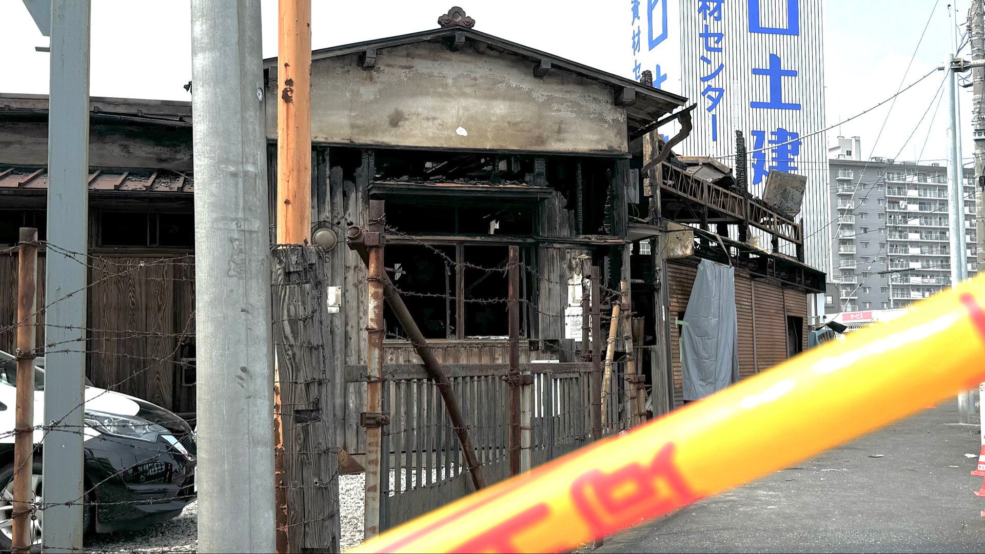 住宅と土木会社の倉庫を焼く火事　住宅から1人の遺体見つかる　住宅に住む男性と連絡つかず捜査中　埼玉・川口市