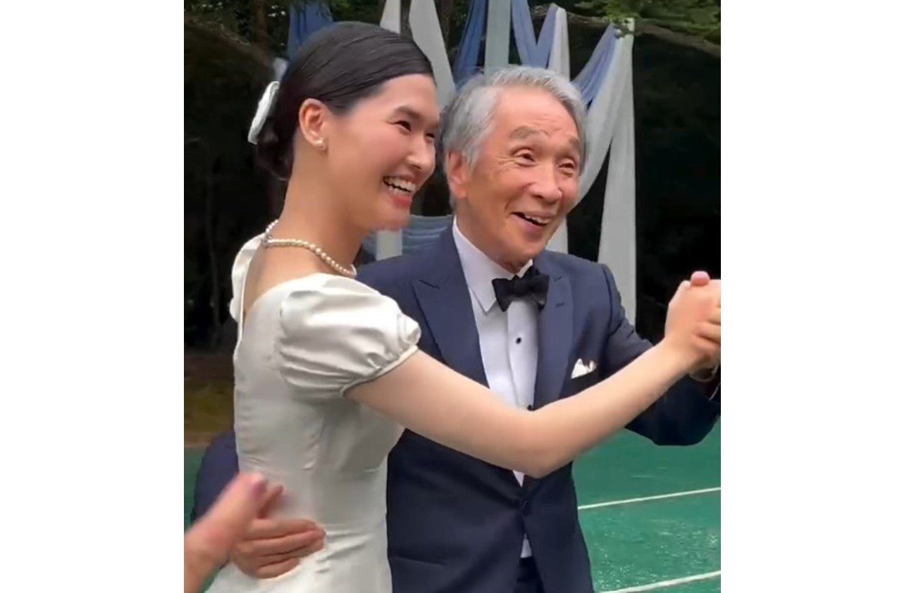 堺小春さん　結婚式で　父・堺正章さんと幸せスマイル　「関わってくれた全ての皆さんありがとう」　母・岡田美里さんも感激