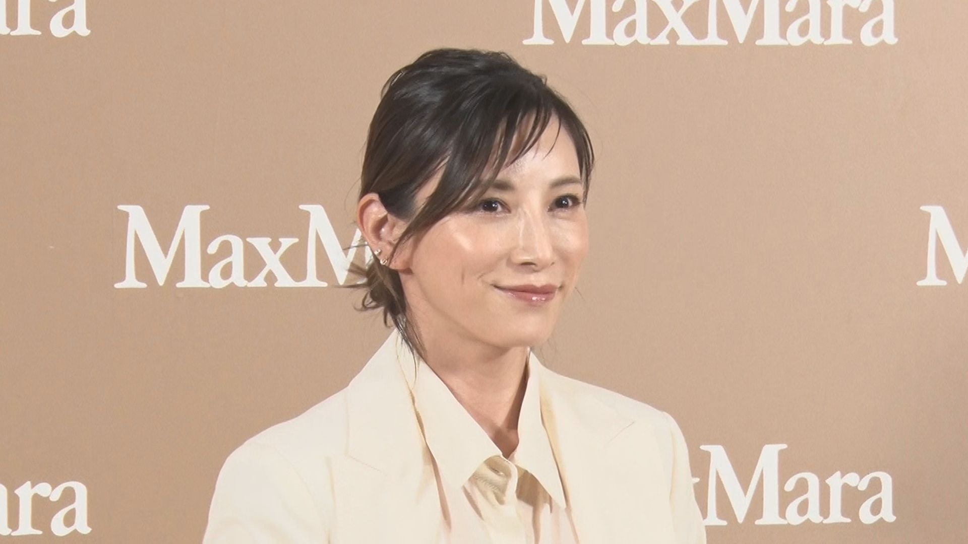 【加藤あい】約８年ぶりの公の場　理想の女性像”自分らしさを持ちしなやかに生きる”