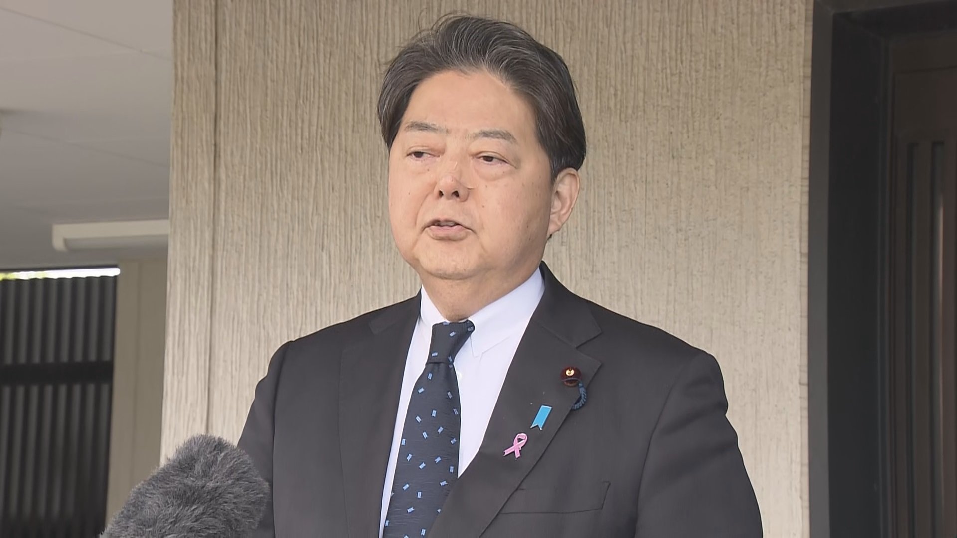 林官房長官が松本京子さんの拉致現場を視察　被害者帰国に向け「政府の責任で最も有効な手立て講じていく」