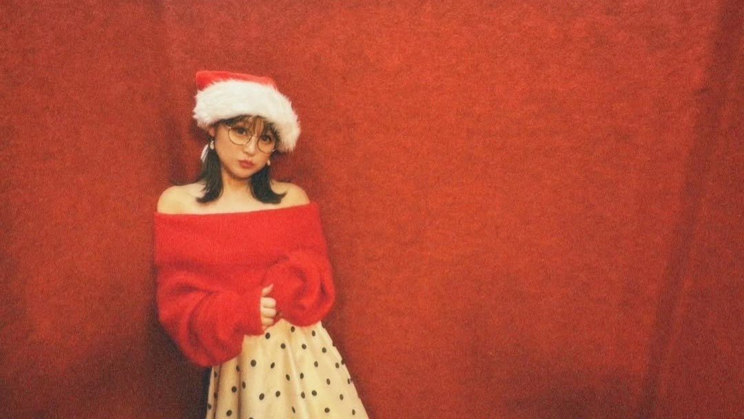 【鈴木奈々】レトロ風写真でサンタコス「クリスマス予定ないよー！」「全然寂しくないよー！笑笑」にフォロワー「一緒にどうですかー」