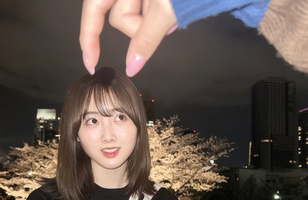 【本田望結】 「姉の手です。」 夜桜ショットに ファン反響 「姉妹花見デート」「背景と似合ってキラキラして可愛い」