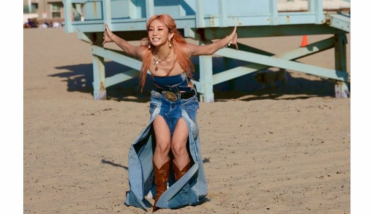 【 倖田來未 】　デニムの衣装は「Kumi's Design」　「可愛くてこの衣装持って帰ってきちゃった❤」