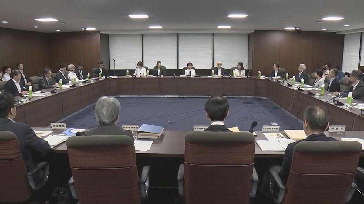 今年度の最低賃金の引き上げをめぐる議論開始　7月下旬～8月上旬に目安の額が決まる見通し　政府は2020年代に1500円を目標と掲げる　厚生労働省