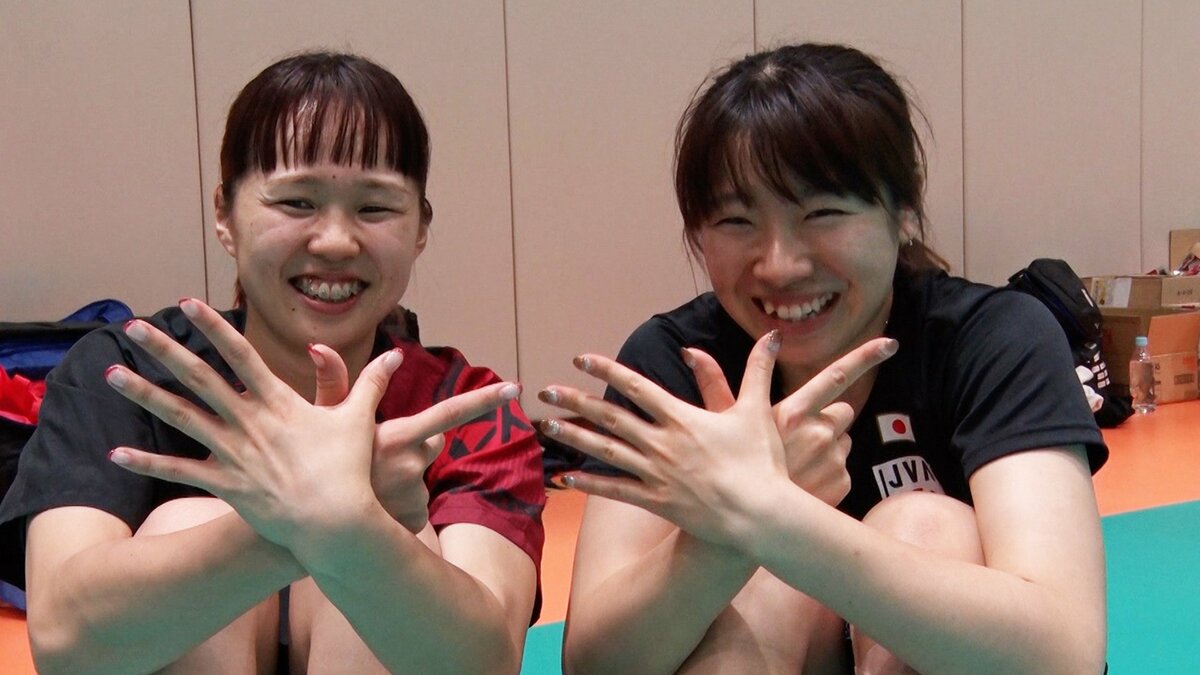 バレー女子日本代表得点時のポーズの真相 応援団長・岩澤実育&副団長・中川つかさ「ベンチと一緒にポージングして」【ネーションズリーグ】