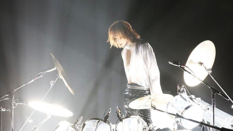 【 YOSHIKI 】 ドラマーを続けるか引退か　 “違う形のオファーを受けてみようか” 　ファンの思いを受け止め検討に「今週中に決断して、きっと年内には発表」