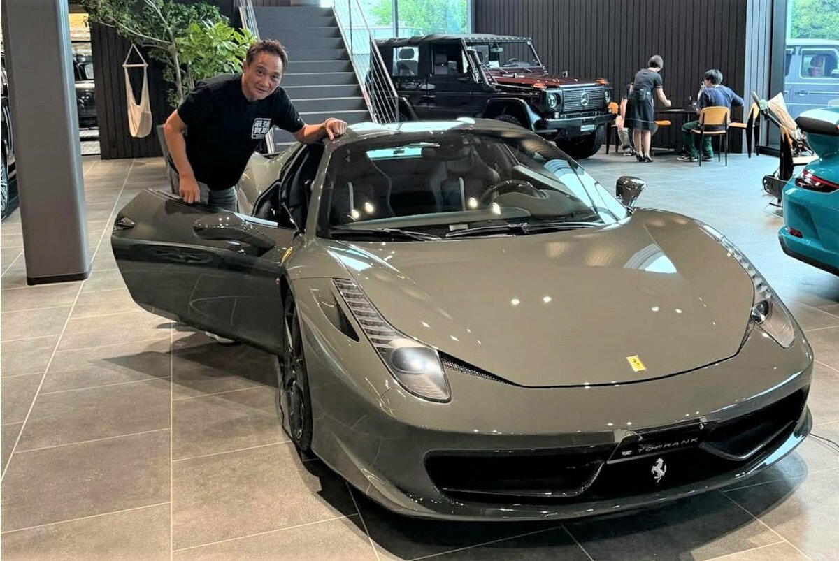 【 竹原慎二 】 「次乗る車を探す」 「フェラーリ 458」、「ポルシェ 911」、「日産 スカイライン GT-R」、「ランドローバー レンジローバー」、「メルセデス・ベンツ G-Class」など 高級車との2ショットを投稿