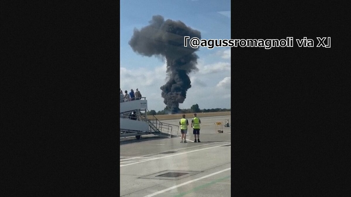 英国・南東部の空港で小型飛行機が墜落　離陸直後か