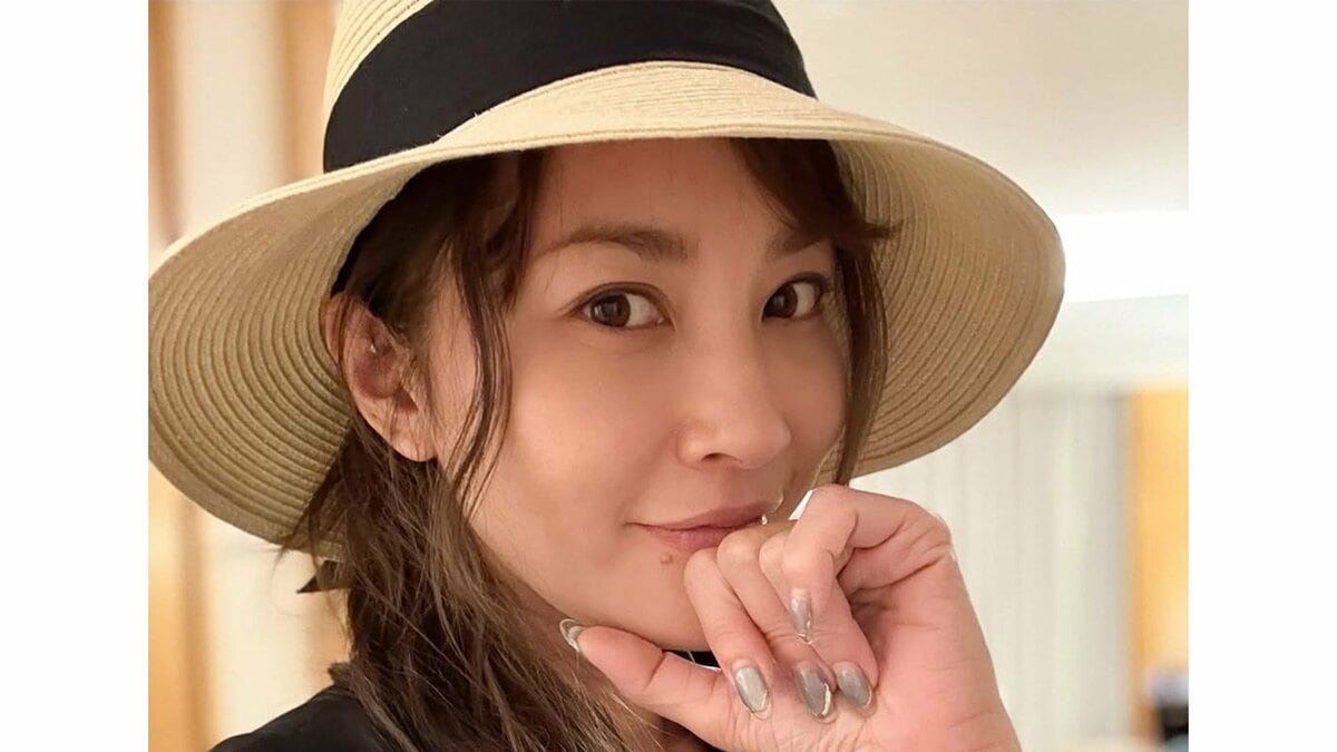 【 瀬戸朝香 】 「時間がなかったので3分で選んだ帽子」 ロケ現場の暑さに見せた機転と洗練された着こなし