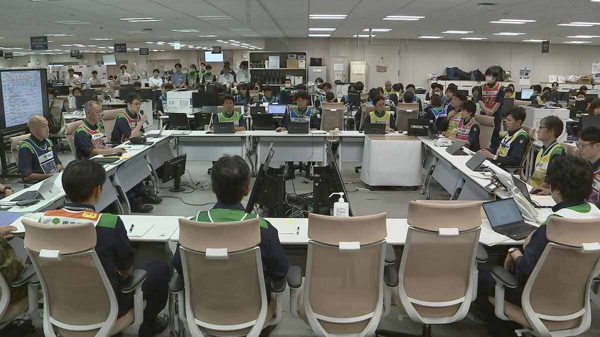 東京都 首都直下地震を想定した図上訓練 初めて24時間態勢で 小池都知事も視察