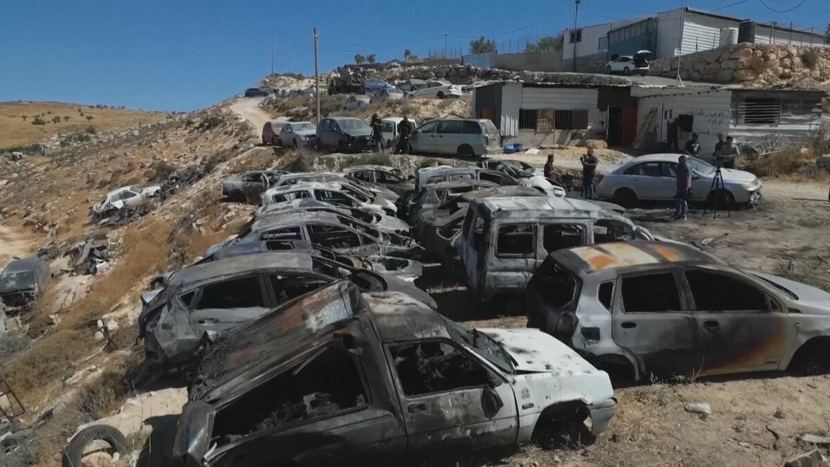 ヨルダン西岸でパレスチナ住民の車両に入植者らが放火　国連人権高等弁務官事務所「この数週間で殺害や攻撃など増加」