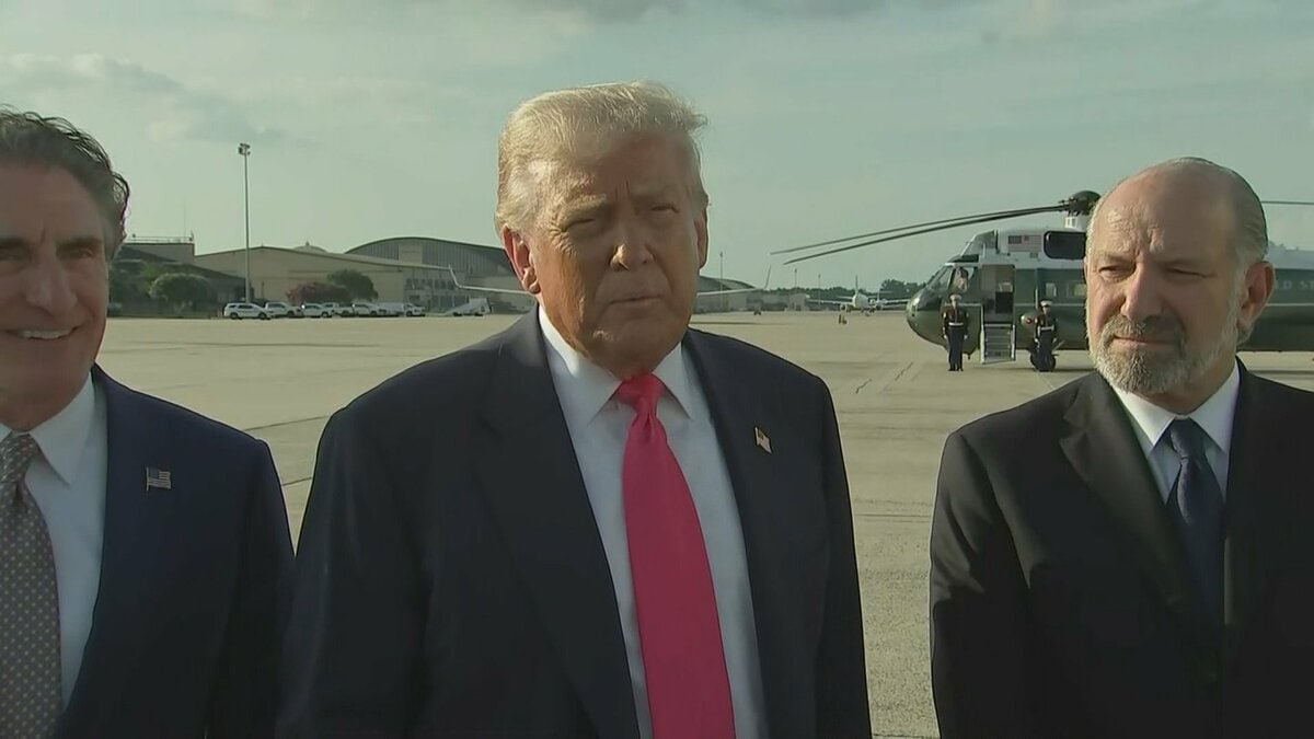 トランプ大統領 パウエル議長の解任を検討 ブルームバーグ報道