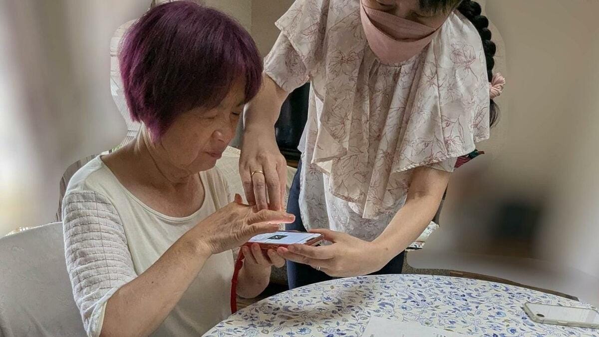 東京都盲人福祉協会が取り組む、視覚障害者のスマホ訓練事業