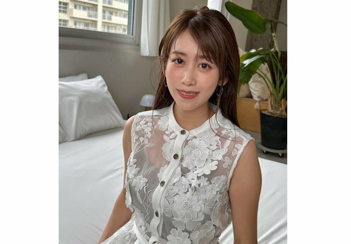【 中川安奈 】 「本番前などは毎回とってもドキドキしています」 白いレースのワンピース姿の撮影オフショットを公開 肌荒れの悩みも吐露