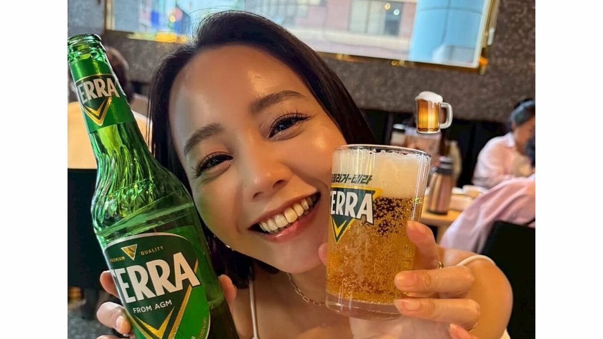 【 堀北真希さん妹・NANAMI 】 「なんで、この季節はビールがこんなに美味しいのか」 韓国で人気ビールを満面の笑顔で堪能