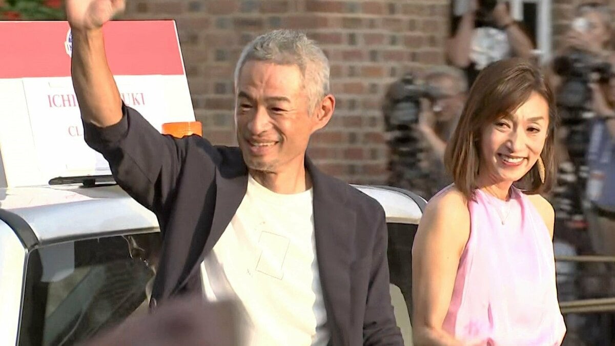 イチローさん、米野球殿堂入り式典の祝賀パレードに登場 妻・弓子さんと共に“聖地”クーパーズタウンで声援に応える