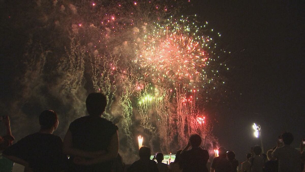 花火大会 有料席に広がる値上げの波 最安席でも6年前比で平均1500円超以上↑