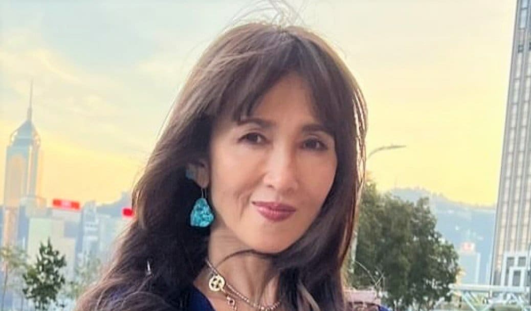 【 工藤静香 】 酷暑での 犬の散歩 「道路が火傷する位熱いですね」「私はお散歩に出る前に、 手足で道路の温度を確かめてから、お散歩に出るようにしています」 ケアを呼びかけ