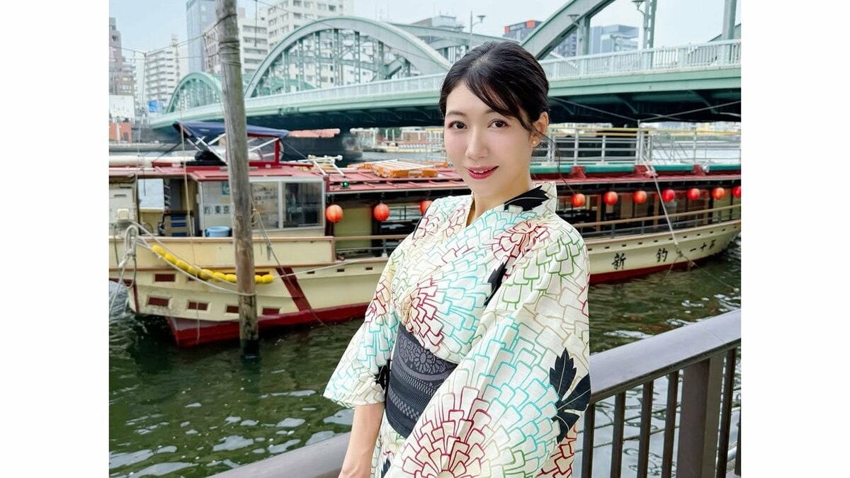 【穂川果音】 「暑さが怖くて着られない」夏の風情漂う屋形船バックに黒い帯が際立つ上品な浴衣姿を披露