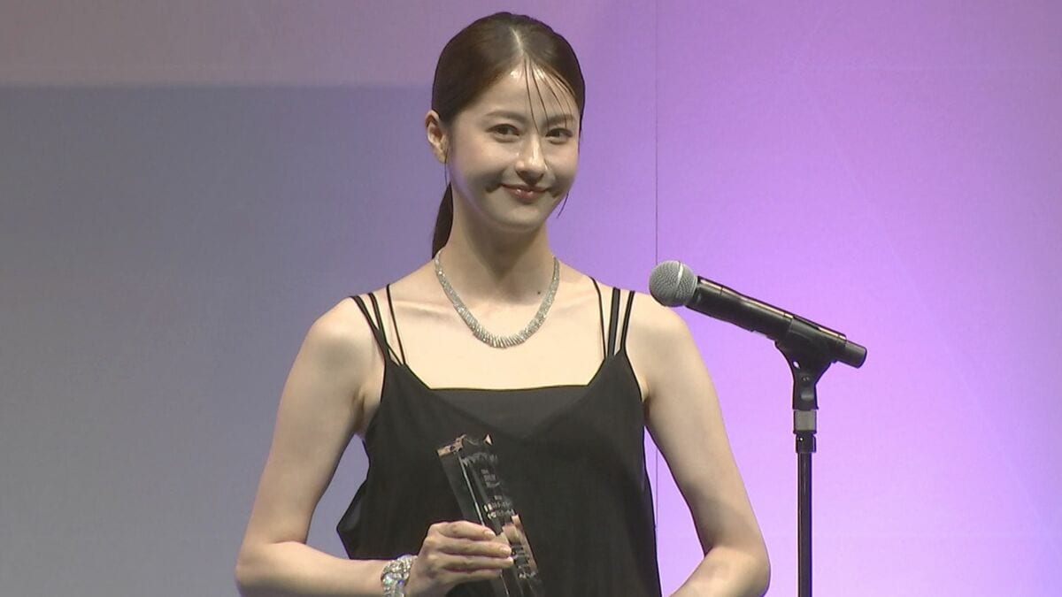 【松本若菜】「すぐスタイリストさんに取ってもらって...」高額ジュエリーに怯えた撮影エピソード披露