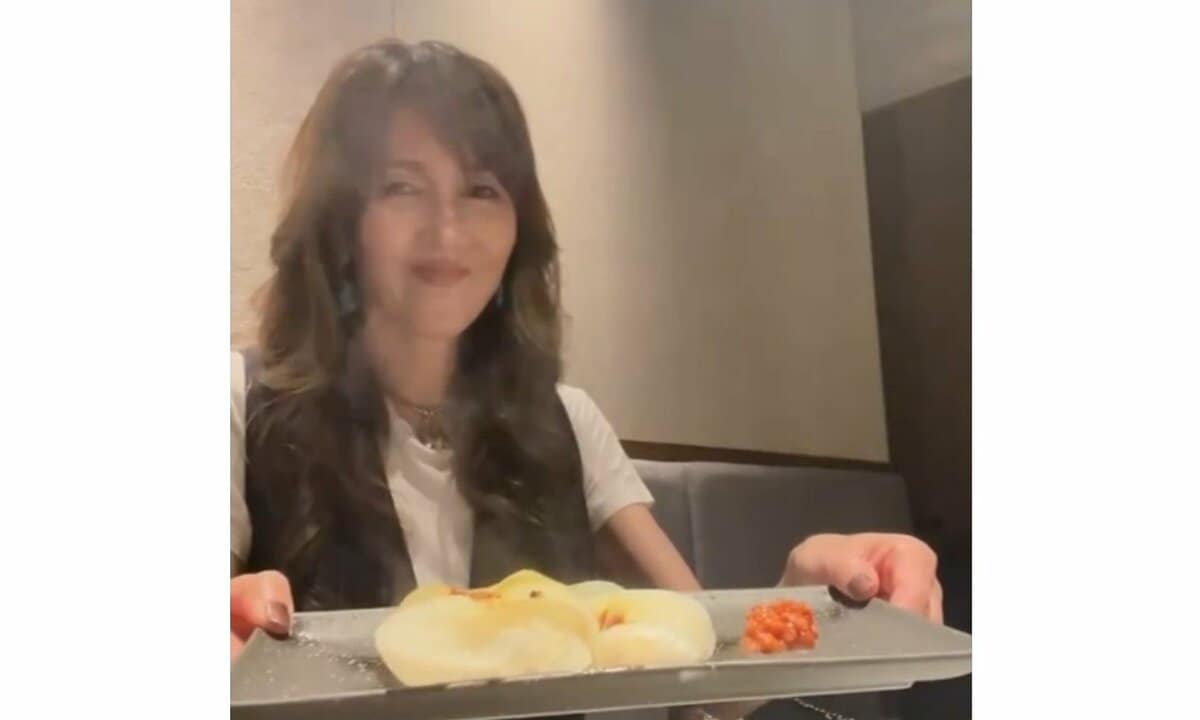 【 工藤静香 】 「玉ねぎの丸焼きは、私のバーベキューの鉄板メニューです!」 お気に入りメニュー明かす トウモロコシも堪能