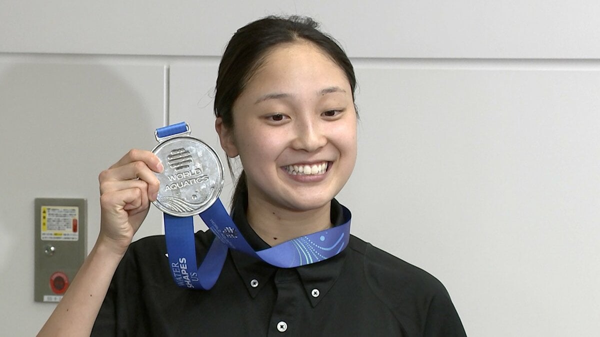 自身初の銀メダル、成田実生「メダルを毎回獲得できる選手に」競泳日本代表が帰国【世界選手権】