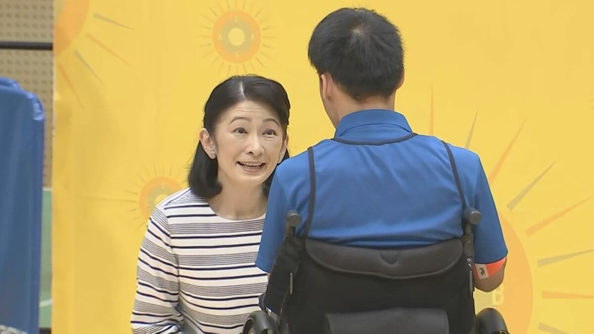 秋篠宮妃紀子さま　ボッチャ全国大会を観戦 “ボッチャカラー”の髪飾りも