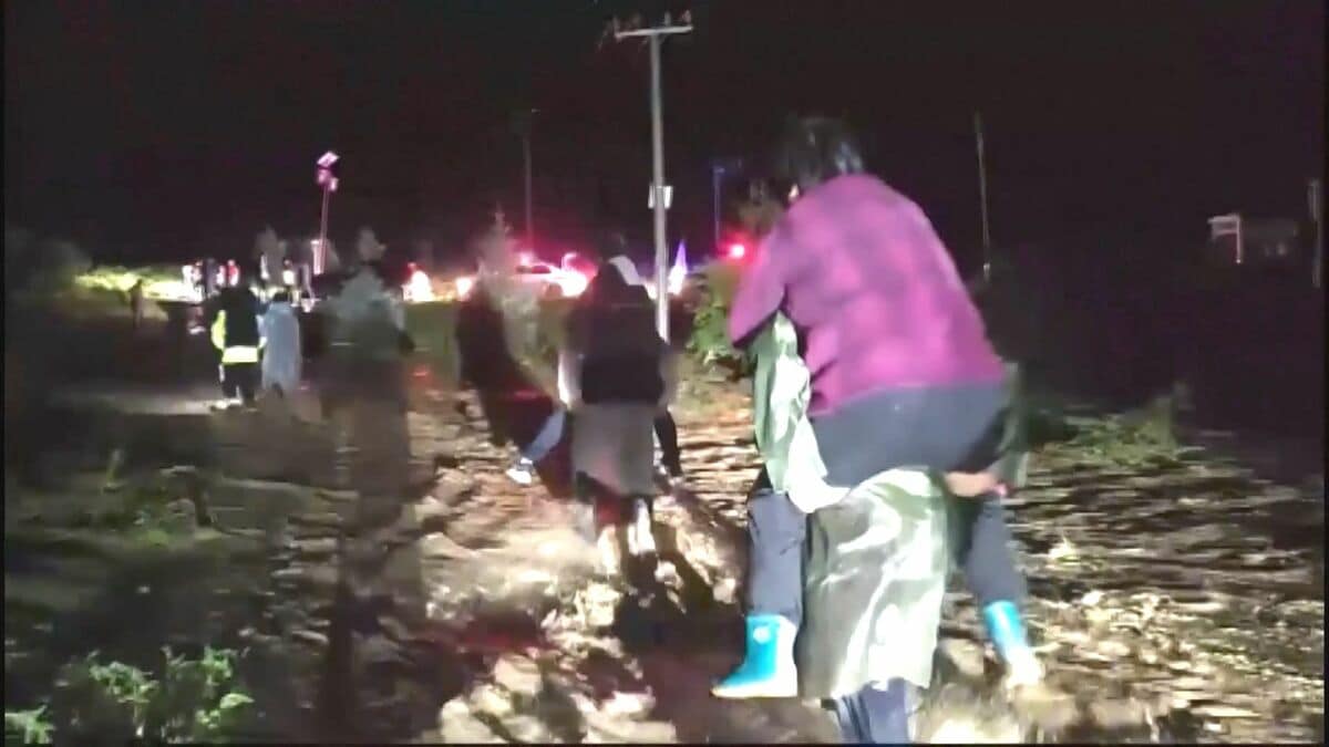 中国・甘粛省 大雨で土砂災害 10人死亡、33人行方不明 習近平国家主席が重要指示