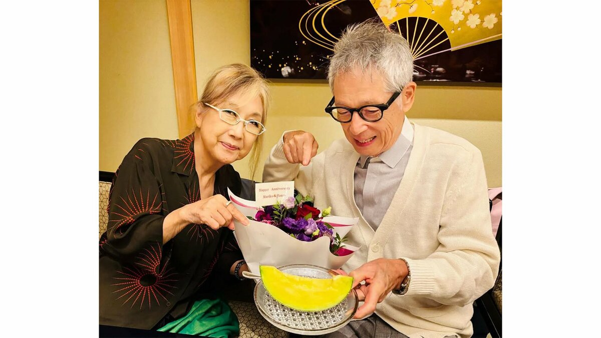 【 高橋真梨子 】　結婚記念日を祝う　夫婦2ショットを披露　「32年前に式を挙げたバミューダでの思い出話しで盛りあがりました♪」