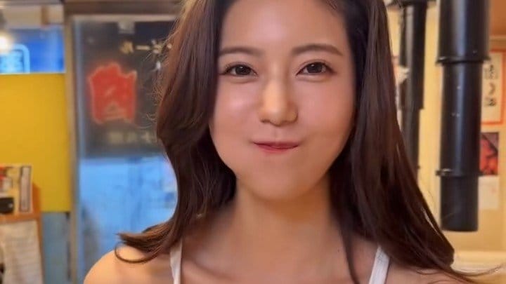 【 阿部なつき 】 “夏だね、お肉だね” 白タンクトップで焼肉もぐもぐ フォロワー感嘆「食べる姿もきれい」