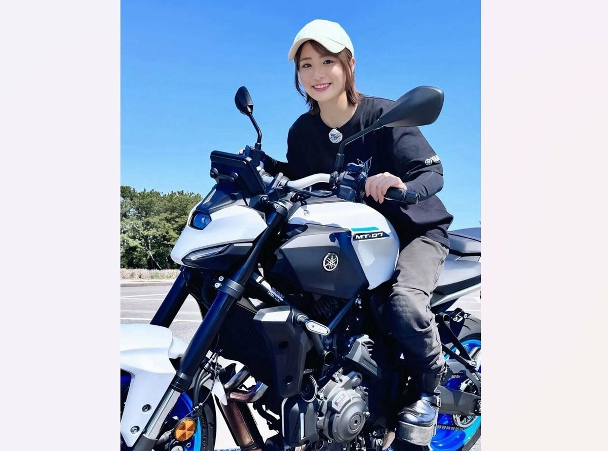 【 平嶋夏海 】 「バイクの日」に多彩な「バイク愛」を発信 ヤマハからアプリリアまで 様々なバイク写真を公開