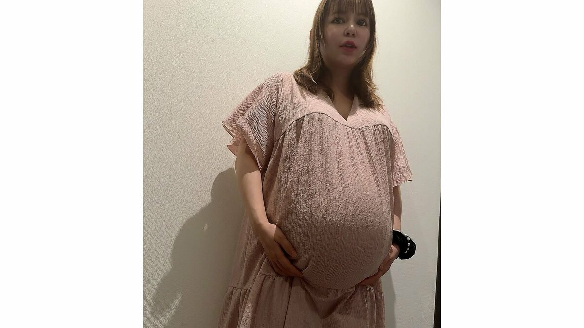 【 中川翔子 】　「わたしの身体 どーなるの？」双子妊娠の後期に突入しお腹の巨大化に驚き　「重たくて寝返りうてない」