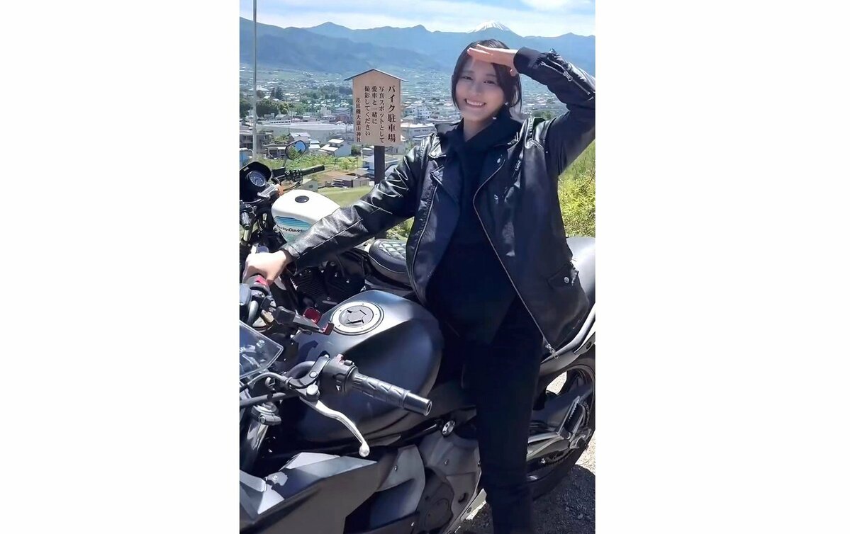 【 彩雪 】　バイクと笑顔ショット　「免許取って本当によかった！これからもいろんなところに行きたい！」