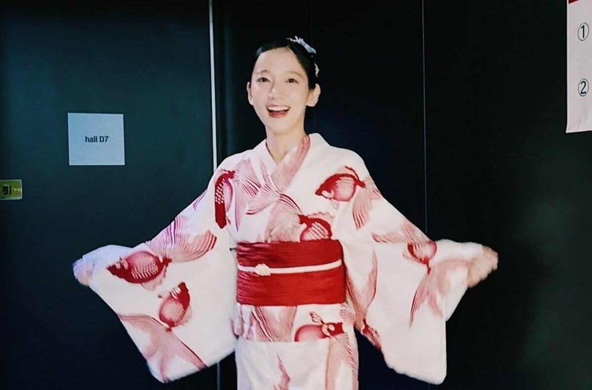 【 吉岡里帆 】 浴衣姿でスマイル 「暑過ぎますね、、体調崩されてないですか? 水分補給たっぷりして下さいね」