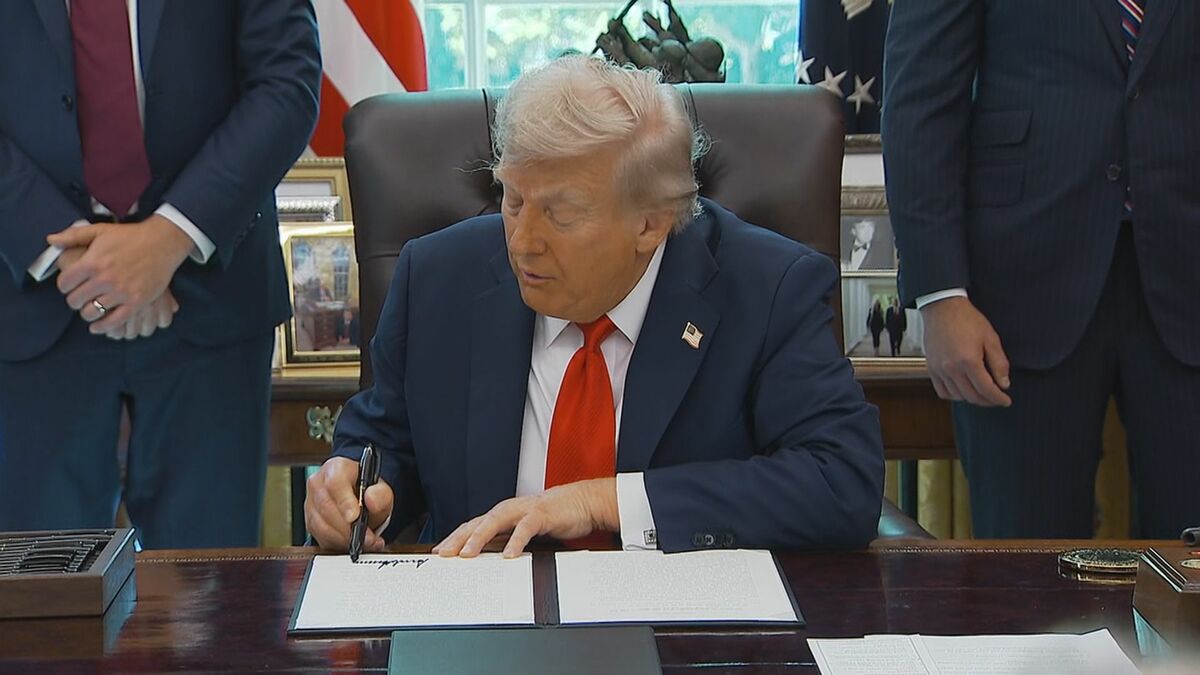 トランプ大統領　全米に州兵を即時派遣可能にする大統領令に署名　野党・民主党の治安対策が不十分だと印象付ける狙い