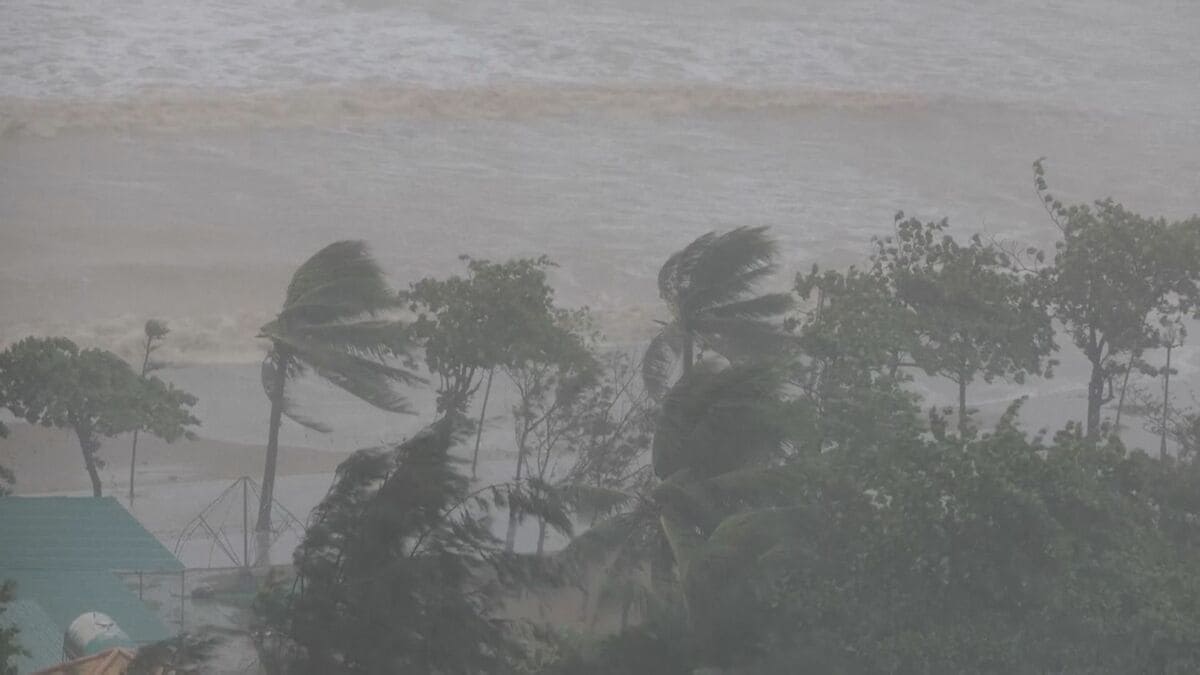 台風13号がベトナムを直撃 中部ハティン省などで3人死亡10人負傷