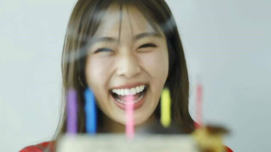 【 渋谷凪咲 】「29歳になりました~」満面の笑顔に祝福渋滞 “ケーキは来年もきっとおいしい”