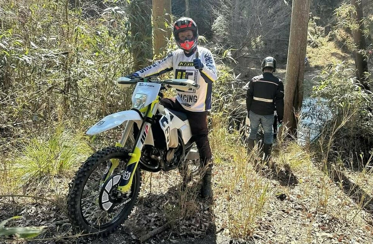 【 大鶴義丹 】 「芝居に入る前に少しだけバイクに乗りました」 オフロードバイクで森林浴
