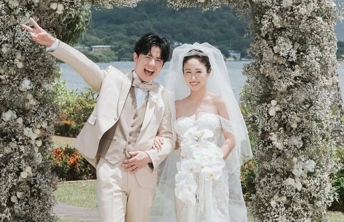 【 藤森慎吾 】 「ハワイで結婚式をしてきました」「最高にかわうぃー花嫁と娘でした」 結婚式の写真を公開 「素敵な式になり良かったです」