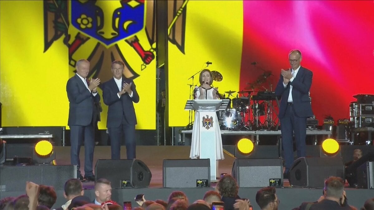 仏マクロン大統領ら「モルドバのEU加盟へ支持表明」旧ソ連から独立34周年