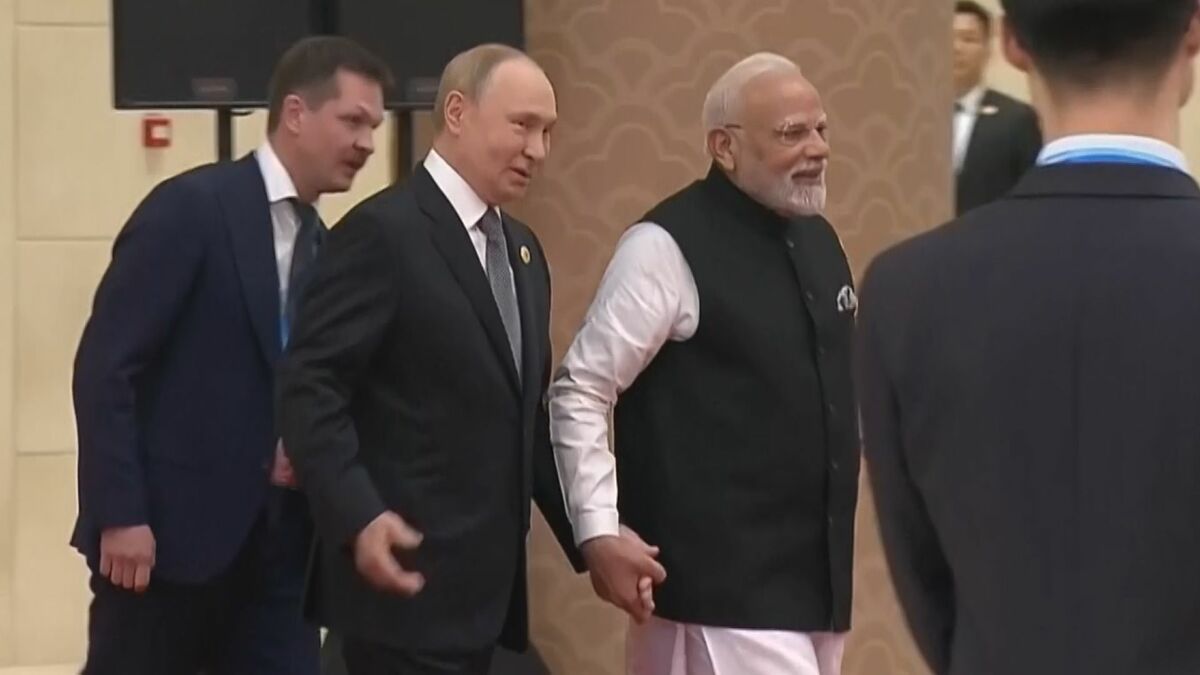 プーチン大統領 「危機の根本原因を除去すべき」ウクライナ侵攻で従来主張 モディ首相らと会談 親密さアピールも