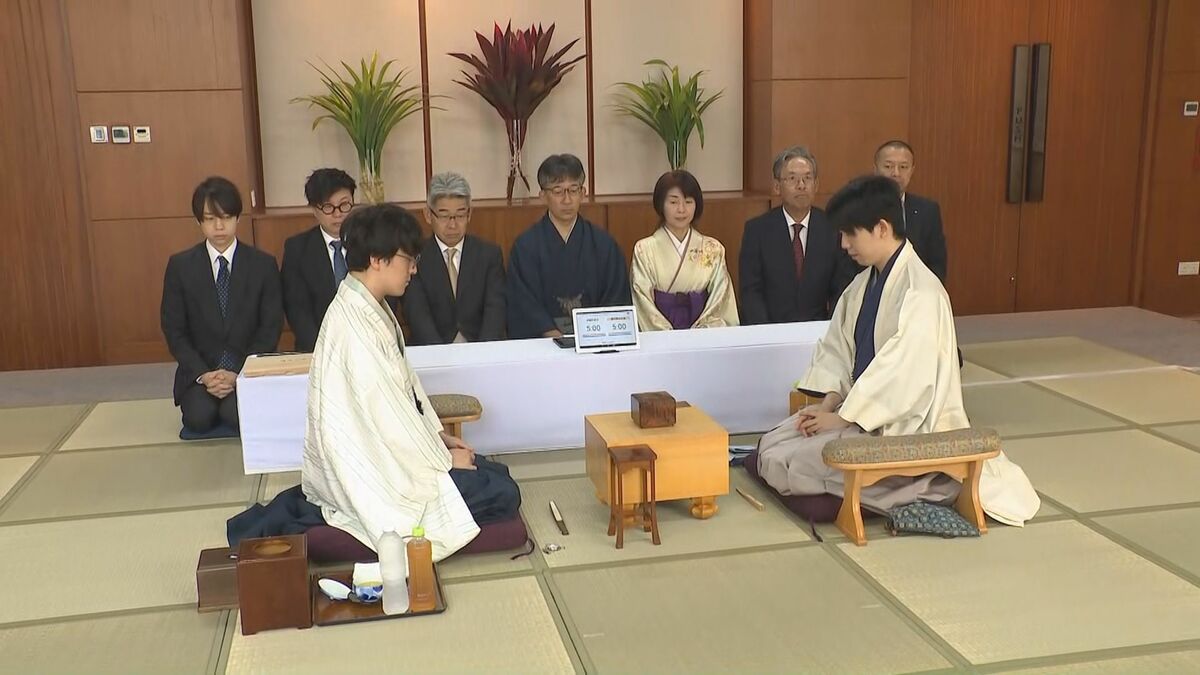 「王座戦五番勝負」がシンガポールで開幕 藤井聡太七冠と伊藤匠叡王の“同学年対決” 伊藤叡王は去年 藤井七冠の八冠独占を崩したタイトルホルダー